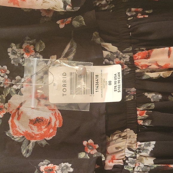 BLACK FLORAL COLD SHOULDER CHIFFON MAXI DRESS. - Picture 6 of 6